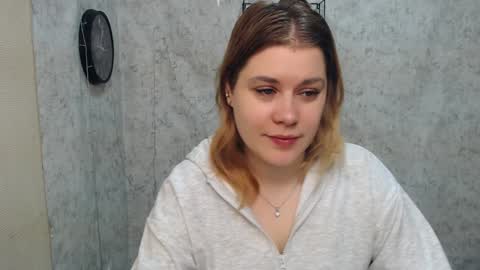 Snapshot of alisiakiss_ chatting on January 12, 2025, 7:11 am Alisia online show from January 12, 2025, 7:11 am