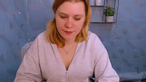 Snapshot of alisiakiss_ chatting on January 13, 2025, 10:25 am Alisia online show from January 13, 2025, 10:25 am