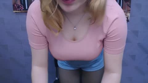 Snapshot of alisiakiss_ chatting on January 21, 2025, 10:30 am Alisia online show from January 21, 2025, 10:30 am