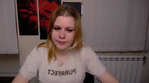 Snapshot of alisiakiss_ chatting on January 24, 2025, 7:41 am Alisia online show from January 24, 2025, 7:41 am