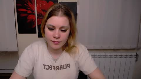 Snapshot of alisiakiss_ chatting on January 24, 2025, 10:53 am Alisia online show from January 24, 2025, 10:53 am