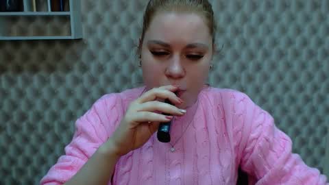 Snapshot of alisiakiss_ chatting on February 6, 2025, 10:37 am Alisia online show from February 6, 2025, 10:37 am