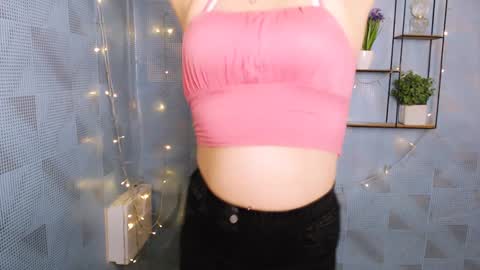 Snapshot of alisiakiss_ chatting on February 7, 2025, 10:29 am Alisia online show from February 7, 2025, 10:29 am