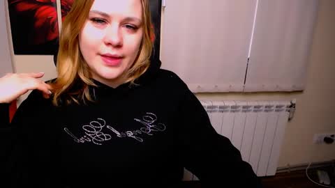 Snapshot of alisiakiss_ chatting on February 18, 2025, 7:32 am Alisia online show from February 18, 2025, 7:32 am