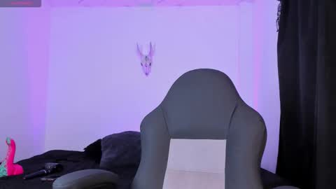 Snapshot of aliz_01 chatting on December 2, 2025, 11:11 pm Aliz online show from December 2, 2025, 11:11 pm