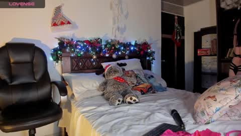 Snapshot of alizmarias chatting on December 23, 2024, 12:14 am Andrea..... online show from December 23, 2024, 12:14 am