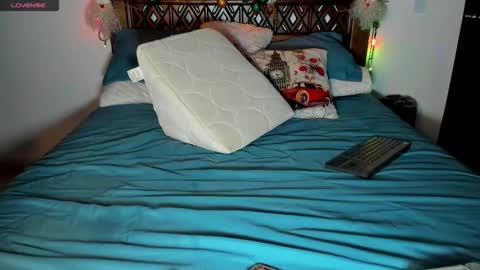 Snapshot of alizmarias chatting on December 3, 2025, 11:25 pm Andrea..... online show from December 3, 2025, 11:25 pm