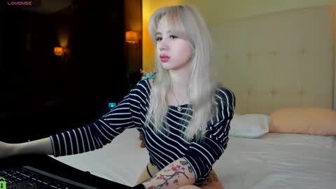 Snapshot of alli_aster chatting on February 23, 2026, 12:52 am alli_aster online show from February 23, 2026, 12:52 am