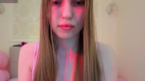 Snapshot of alllura chatting on February 18, 2026, 11:44 pm Axi online show from February 18, 2026, 11:44 pm