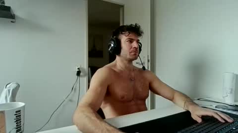 Snapshot of alphah_hunk chatting on January 18, 2026, 9:57 am alphah_hunk online show from January 18, 2026, 9:57 am