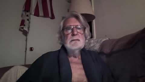 Snapshot of alphauniform chatting on December 4, 2024, 1:31 pm AlphaUniform online show from December 4, 2024, 1:31 pm