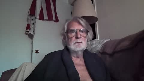 Snapshot of alphauniform chatting on December 4, 2024, 5:11 pm AlphaUniform online show from December 4, 2024, 5:11 pm