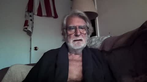 Snapshot of alphauniform chatting on December 5, 2024, 1:17 pm AlphaUniform online show from December 5, 2024, 1:17 pm