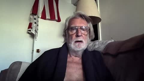 Snapshot of alphauniform chatting on December 6, 2024, 1:33 pm AlphaUniform online show from December 6, 2024, 1:33 pm