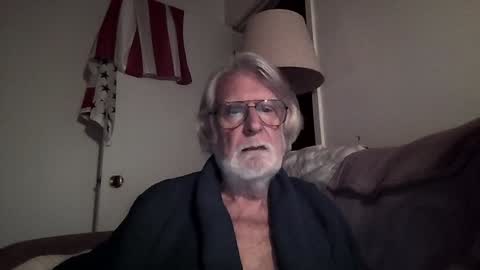 Snapshot of alphauniform chatting on December 8, 2024, 1:25 pm AlphaUniform online show from December 8, 2024, 1:25 pm