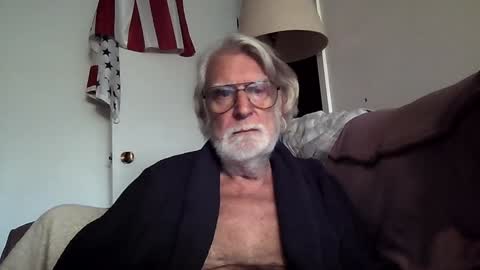 Snapshot of alphauniform chatting on December 10, 2024, 5:33 pm AlphaUniform online show from December 10, 2024, 5:33 pm