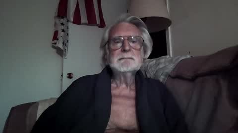 Snapshot of alphauniform chatting on December 20, 2024, 8:01 pm AlphaUniform online show from December 20, 2024, 8:01 pm