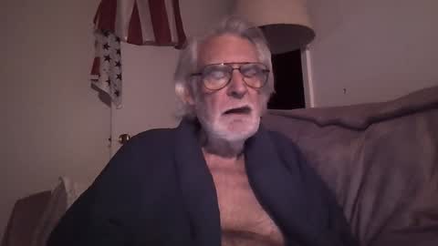 Snapshot of alphauniform chatting on January 19, 2025, 12:28 pm AlphaUniform online show from January 19, 2025, 12:28 pm