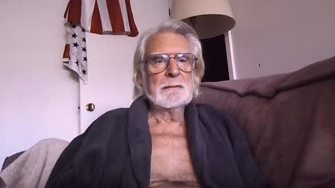 Snapshot of alphauniform chatting on February 4, 2025, 6:38 pm AlphaUniform online show from February 4, 2025, 6:38 pm