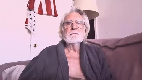 Snapshot of alphauniform chatting on February 14, 2025, 3:26 pm AlphaUniform online show from February 14, 2025, 3:26 pm