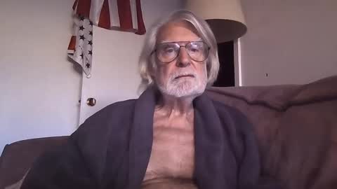 Snapshot of alphauniform chatting on February 26, 2025, 12:47 pm AlphaUniform online show from February 26, 2025, 12:47 pm