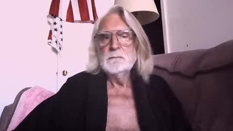 Snapshot of alphauniform chatting on September 15, 2025, 3:12 pm AlphaUniform online show from September 15, 2025, 3:12 pm