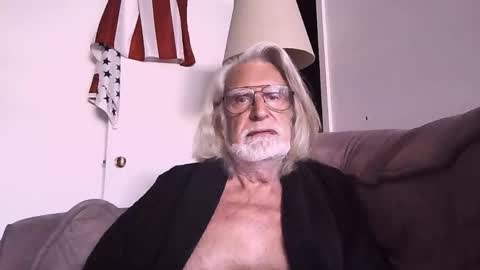 Snapshot of alphauniform chatting on September 17, 2025, 6:20 pm AlphaUniform online show from September 17, 2025, 6:20 pm