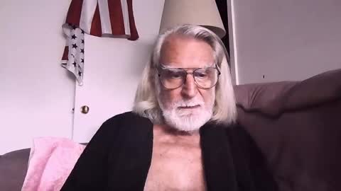 Snapshot of alphauniform chatting on September 25, 2025, 5:27 pm AlphaUniform online show from September 25, 2025, 5:27 pm