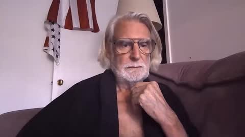 Snapshot of alphauniform chatting on October 13, 2025, 6:41 pm AlphaUniform online show from October 13, 2025, 6:41 pm