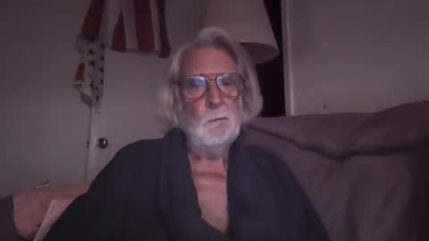 Snapshot of alphauniform chatting on October 22, 2025, 11:43 am AlphaUniform online show from October 22, 2025, 11:43 am