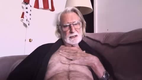 Snapshot of alphauniform chatting on November 4, 2025, 5:23 pm AlphaUniform online show from November 4, 2025, 5:23 pm