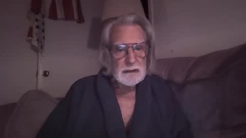 Snapshot of alphauniform chatting on December 3, 2025, 12:25 pm AlphaUniform online show from December 3, 2025, 12:25 pm