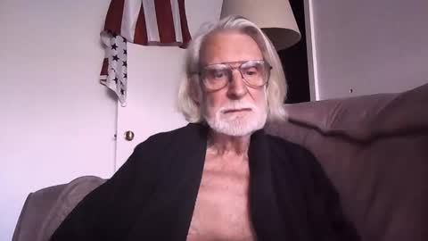 Snapshot of alphauniform chatting on December 5, 2025, 7:10 pm AlphaUniform online show from December 5, 2025, 7:10 pm