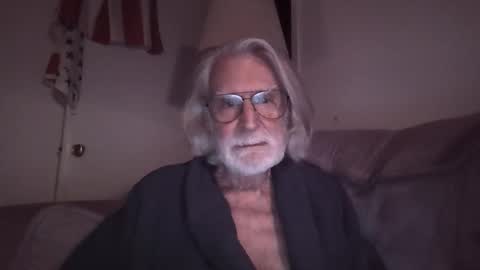 Snapshot of alphauniform chatting on January 7, 2026, 5:54 am AlphaUniform online show from January 7, 2026, 5:54 am