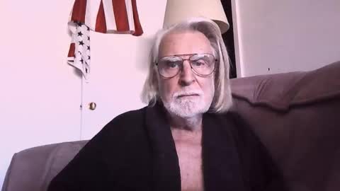 Snapshot of alphauniform chatting on February 1, 2026, 8:07 pm AlphaUniform online show from February 1, 2026, 8:07 pm