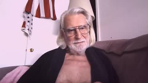 Snapshot of alphauniform chatting on February 2, 2026, 4:06 pm AlphaUniform online show from February 2, 2026, 4:06 pm