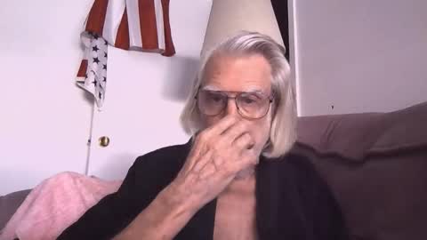 Snapshot of alphauniform chatting on February 3, 2026, 7:08 pm AlphaUniform online show from February 3, 2026, 7:08 pm