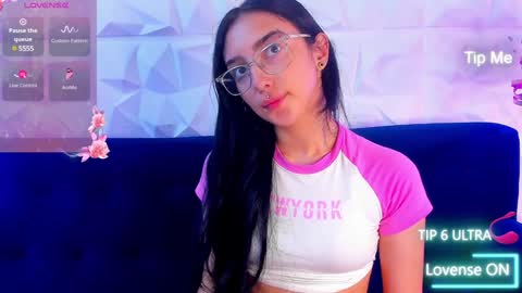 Snapshot of alys_molly chatting on December 13, 2024, 11:02 am sopie online show from December 13, 2024, 11:02 am