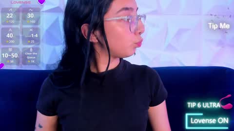 Snapshot of alys_molly chatting on December 17, 2024, 2:55 pm sopie online show from December 17, 2024, 2:55 pm