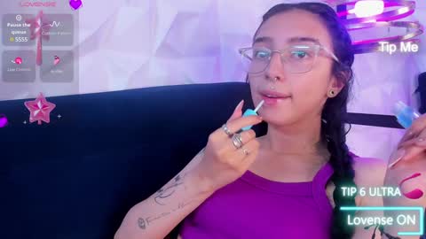 Snapshot of alys_molly chatting on December 18, 2024, 2:17 pm sopie online show from December 18, 2024, 2:17 pm