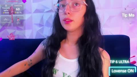 Snapshot of alys_molly chatting on December 19, 2024, 11:07 am sopie online show from December 19, 2024, 11:07 am