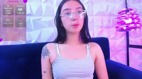 Snapshot of alys_molly chatting on December 24, 2024, 11:06 am sopie online show from December 24, 2024, 11:06 am