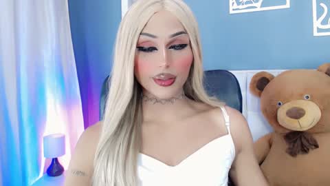 Snapshot of amal_baddel_ chatting on February 6, 2025, 9:00 am amal_baddel_ online show from February 6, 2025, 9:00 am