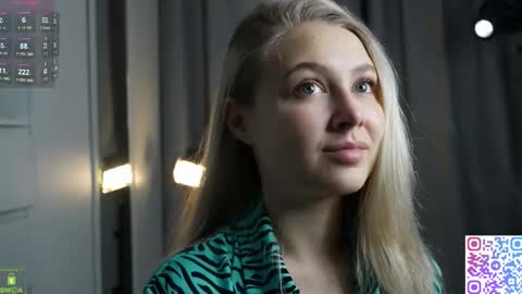 Snapshot of amanda_sayhey chatting on November 2, 2025, 5:15 pm online show from November 2, 2025, 5:15 pm