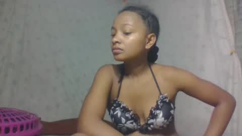 Snapshot of amandaaa25 chatting on October 8, 2025, 6:00 am amandaaa25 online show from October 8, 2025, 6:00 am