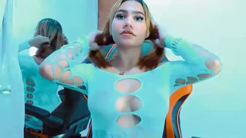 Snapshot of amber_love04 chatting on December 19, 2025, 3:02 am amber_love04 online show from December 19, 2025, 3:02 am