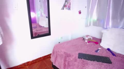 Snapshot of amelie01bronw chatting on December 10, 2024, 8:16 pm amelie brown online show from December 10, 2024, 8:16 pm