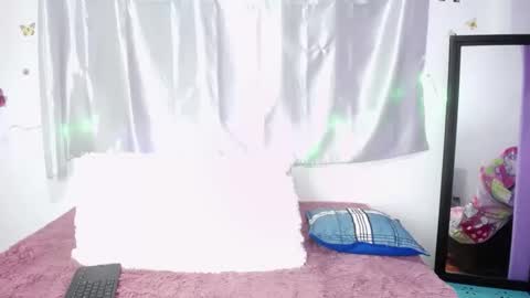 Snapshot of amelie01bronw chatting on January 11, 2025, 10:40 pm amelie brown online show from January 11, 2025, 10:40 pm