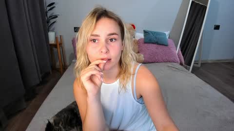 Snapshot of amymilson chatting on December 2, 2024, 5:26 pm amymilson online show from December 2, 2024, 5:26 pm