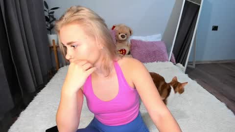 Snapshot of amymilson chatting on December 15, 2024, 3:53 pm amymilson online show from December 15, 2024, 3:53 pm